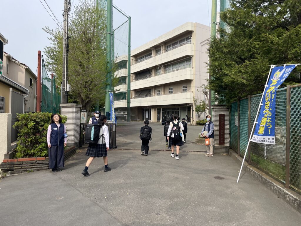 朝の挨拶運動に参加しました