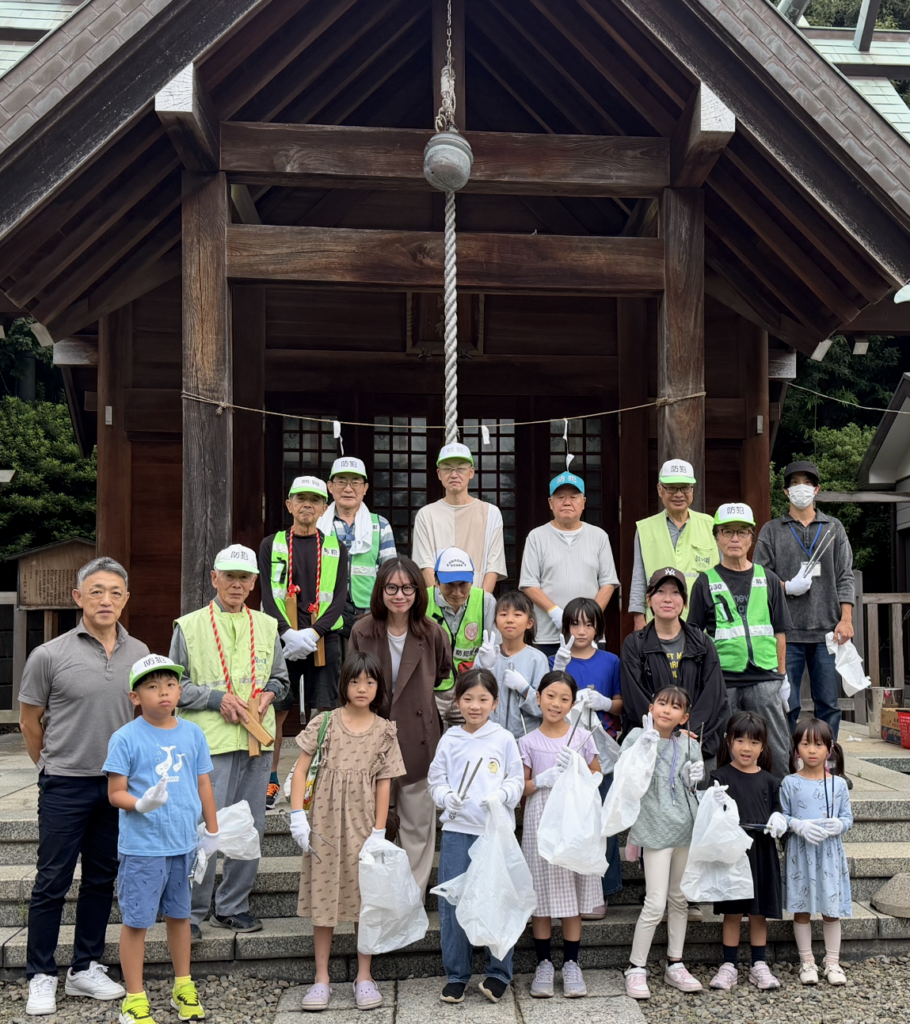 神明社の境内整備と、子どもたちとの防犯パトロール